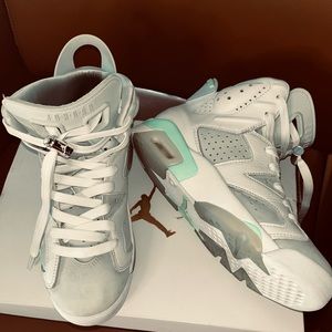 **SOLD** Nike Air Jordan VERY CLEAN w/ BOX Retro 6 Shoes Mint Foam Sneakers Size